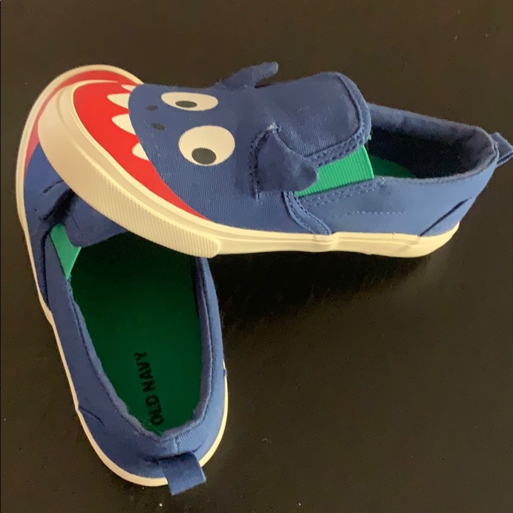 Kids slip on shoes